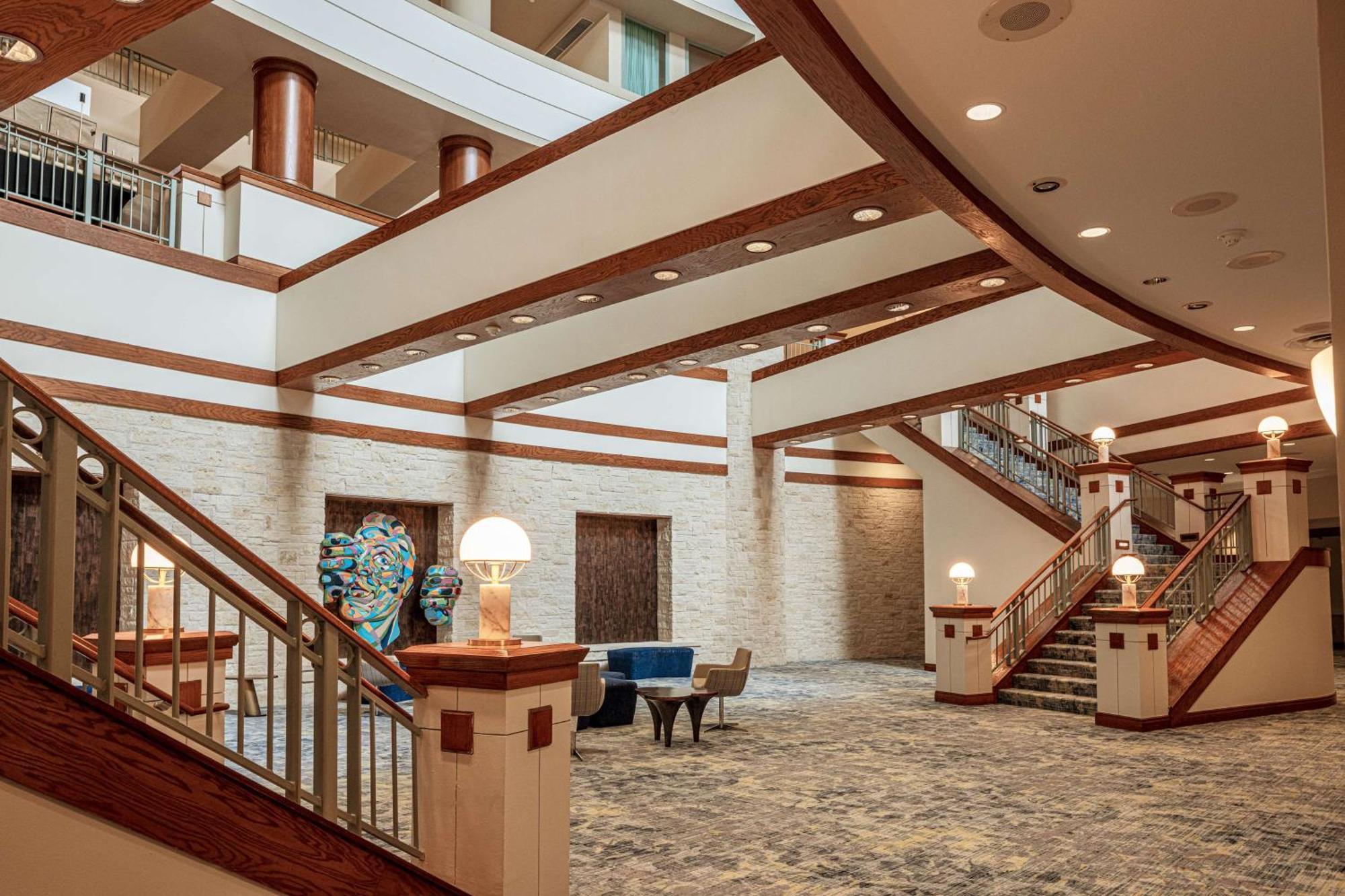 Hilton Austin Airport Hotel Exterior photo